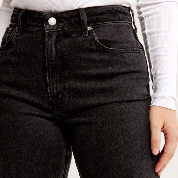 ABERCROMBIE CURVE LOVE HIGH RISE 90S RELAXED JEAN - BLACK DESTROY - Picture 2 of 6